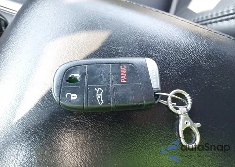 2013 Chrysler 300 Motown z USA, uszkodzony, nr VIN 2C3CCAAG1DH599342